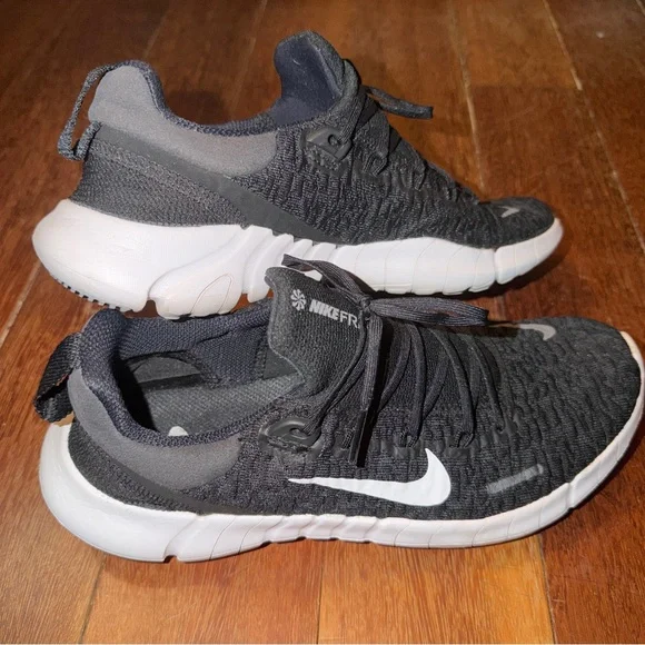 Women Nike Free Run 5.0 Next Nature Black White Athletic Sneaker sz7.5 CZ1891001 - Picture 2 of 16